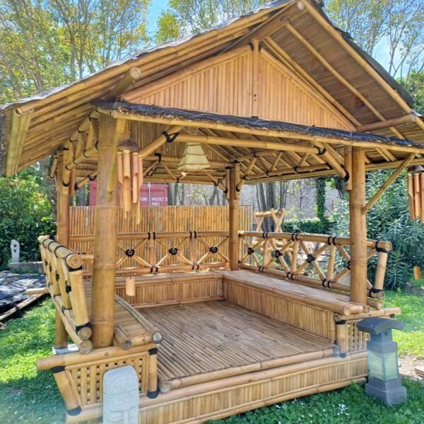 Gazébo en bambou chaleureux "BROMO"