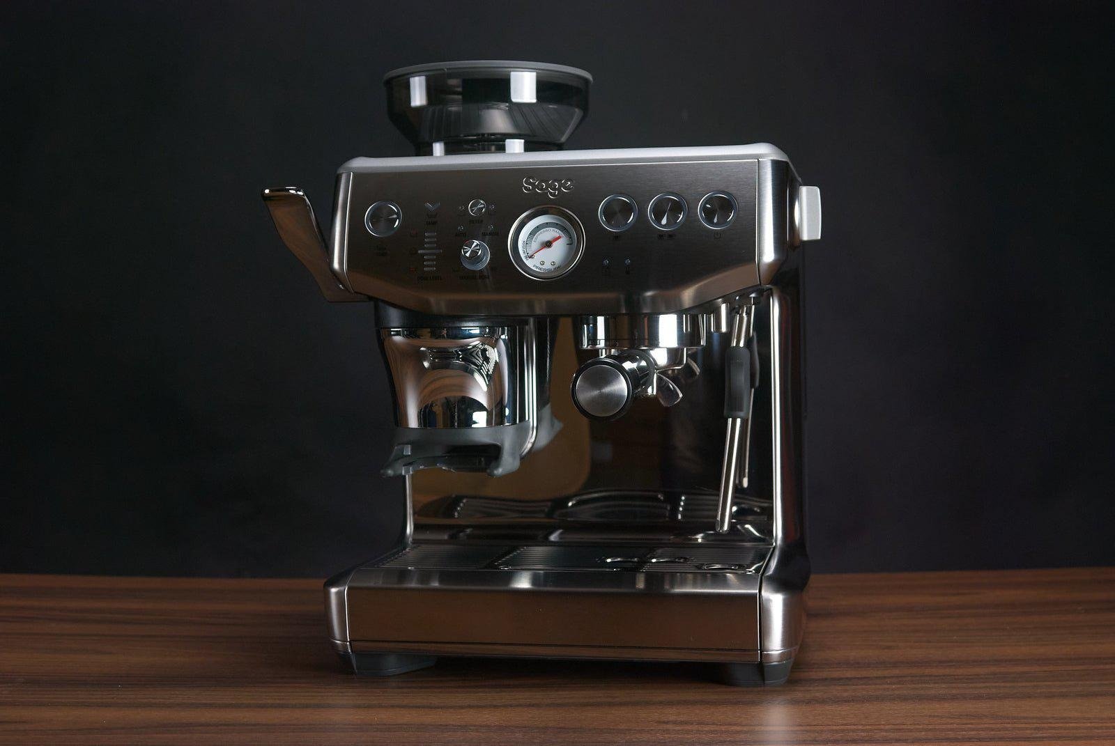 Sage de Barista Express Impress Espressomachine