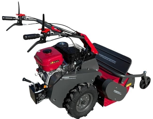 Tondeuse débroussailleuse broyeuse à 36 fléaux 302cm3